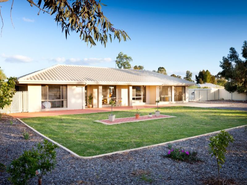 82 Flora Avenue, Mildura, Vic 3500 Property Details