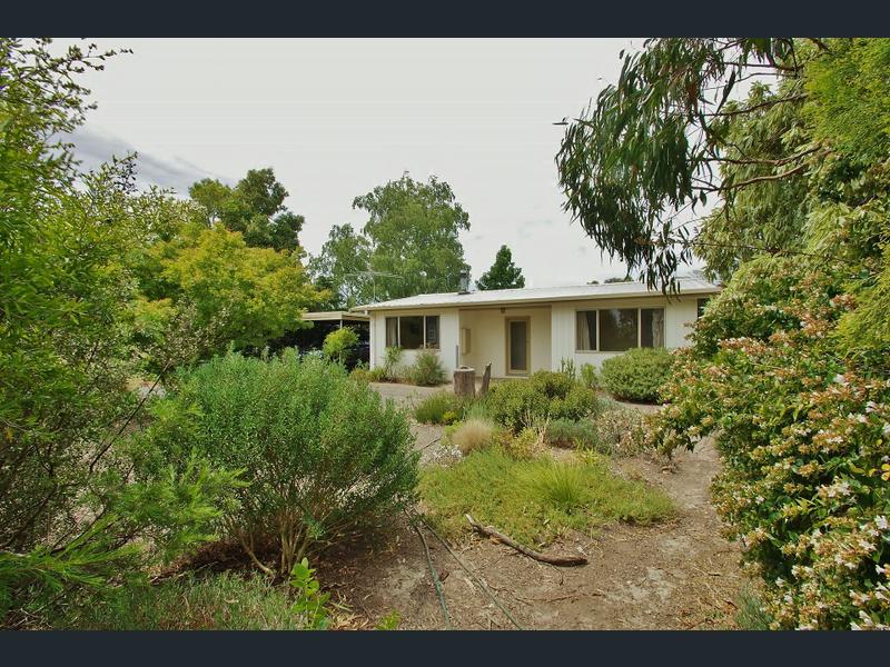 9 Allsops Road, Launching Place, VIC 3139