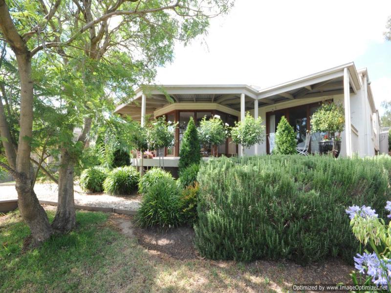 8 Riley Street, Bairnsdale, Vic 3875 Property Details