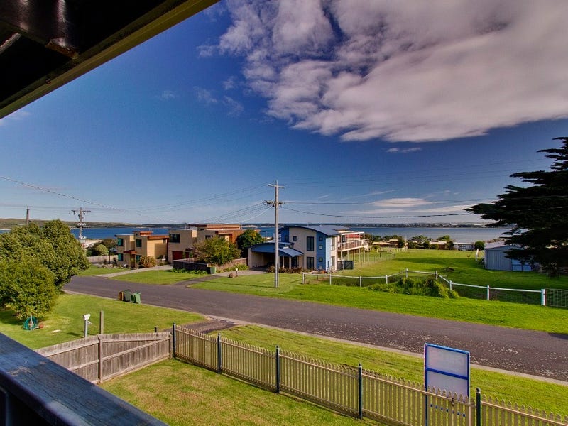 8 Panorama Drive, San Remo, VIC 3925