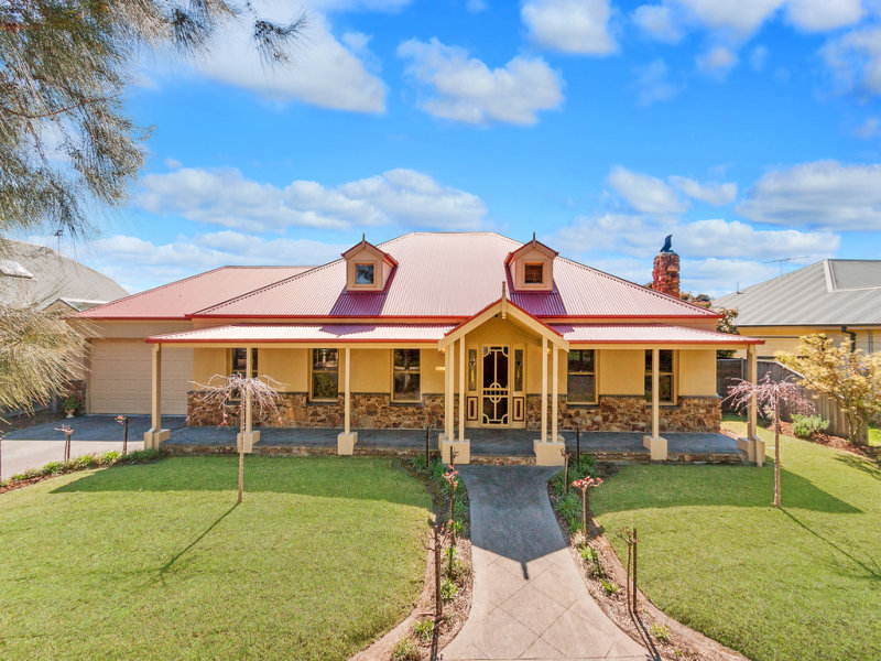 18 Woodstock Drive, Doreen, VIC 3754