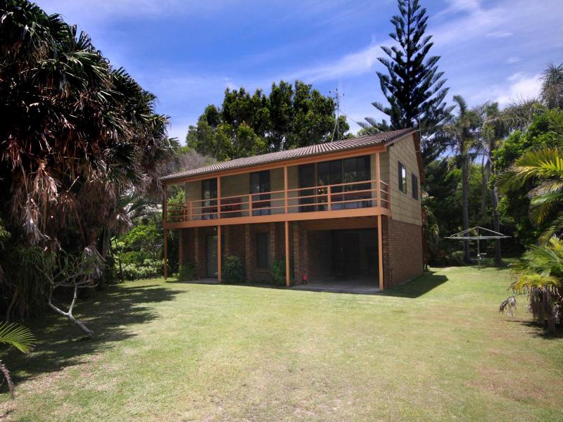 10 Ampat Place, Blueys Beach, NSW 2428
