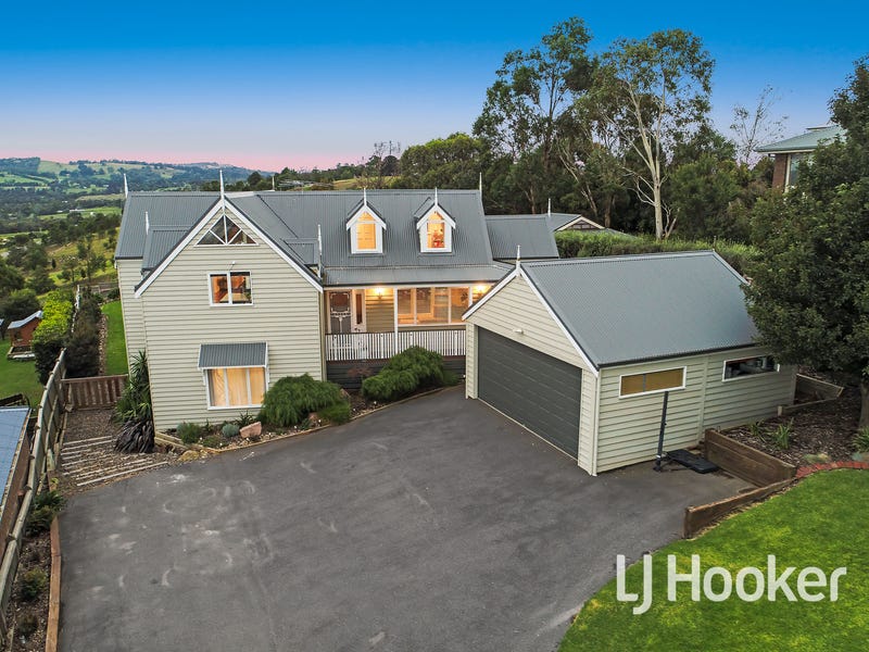 51 Highland Drive, Pakenham, Vic 3810 Property Details