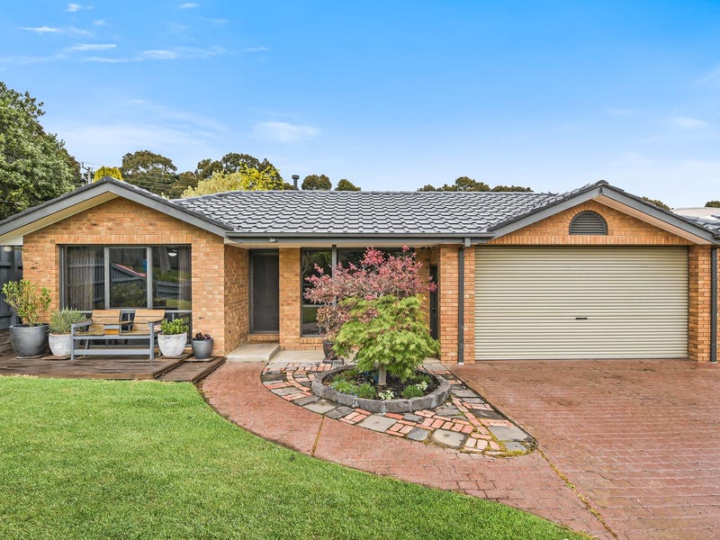 82 Quarry Hills Drive, Berwick, VIC 3806