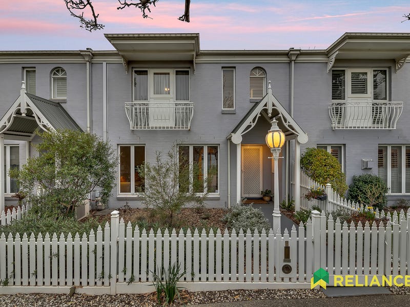 6 Lauriston Walk, Sunbury, Vic 3429 Property Details