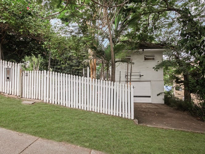 19 Martha Street, Camp Hill, QLD 4152