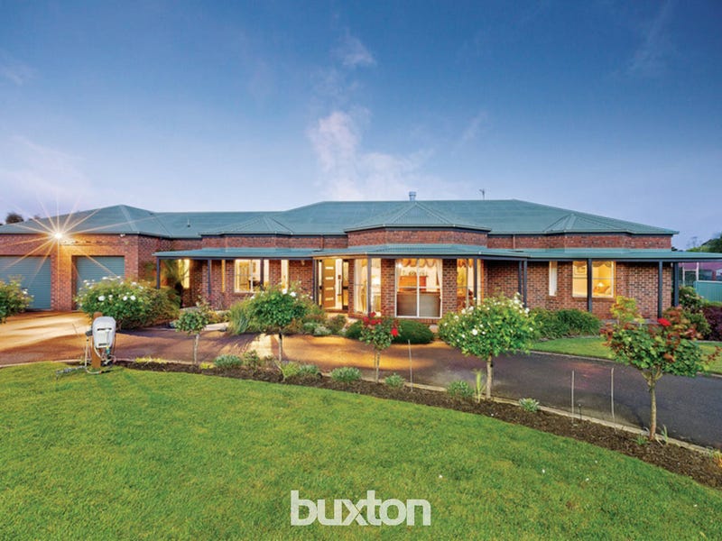 7 the avenue delacombe vic 3356 realestate au