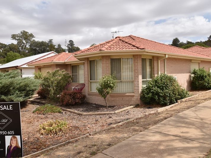 105 Edwards Street, Young, NSW 2594