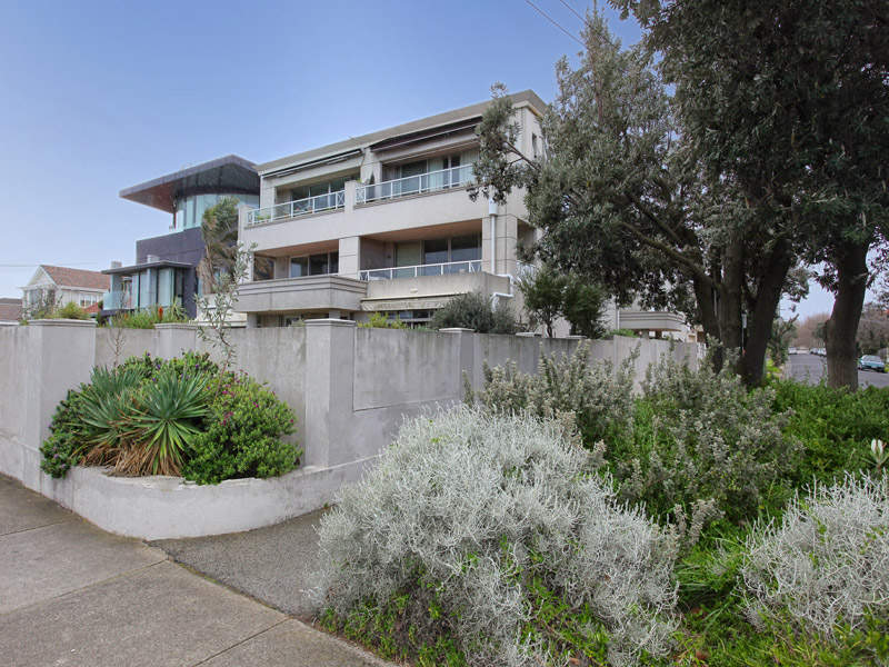 2/37 Ormond Esplanade, Elwood, Vic 3184 Property Details