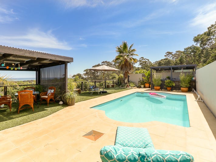 Houses for Sale in Lakes Entrance, VIC 3909 Pg. 4