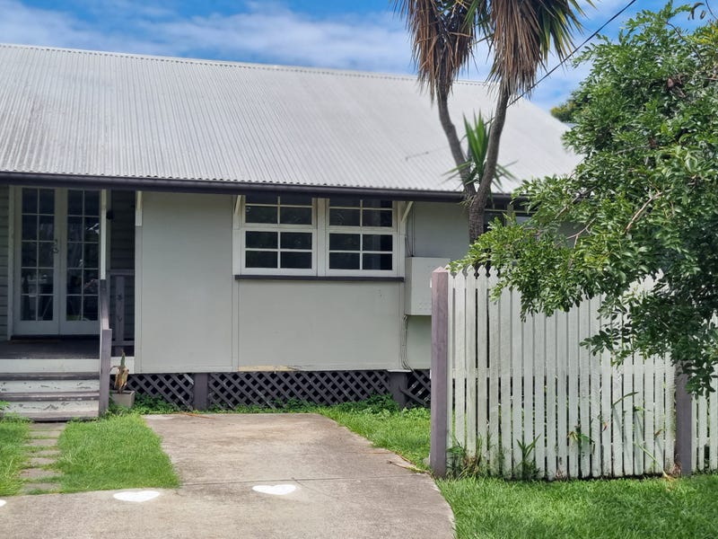 18 Donald Street, Woody Point, QLD 4019