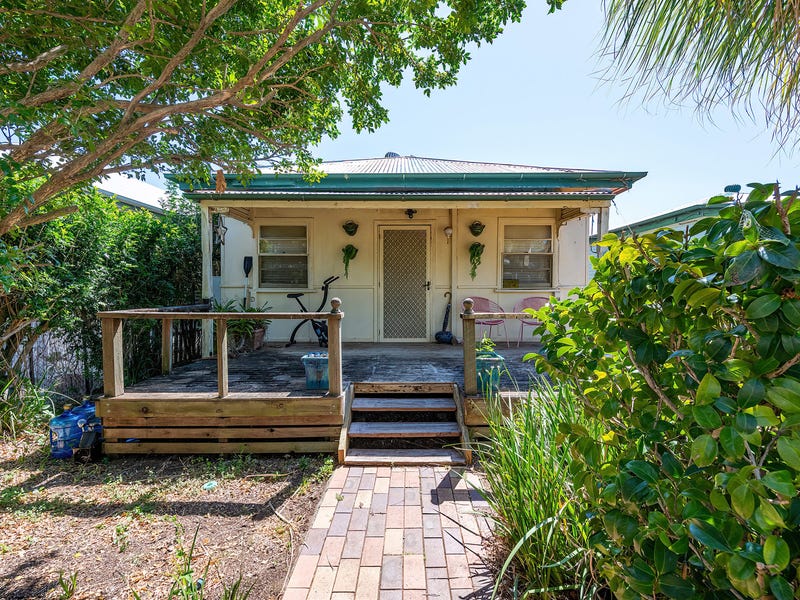 57 Mclennan Street, Woody Point, QLD 4019