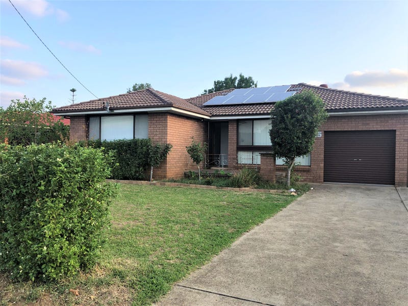 25 First Avenue, Macquarie Fields, NSW 2564