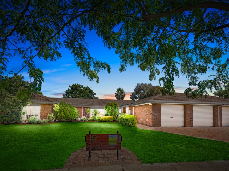 19 St Andrews Drive, Werribee, Vic 3030 Property Details