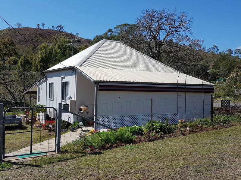 5 Racecourse Road, Mount QLD 4714