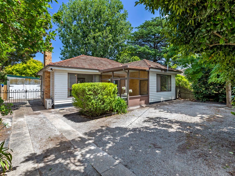 Houses for Sale in Bentleigh East, VIC 3165 Pg. 3