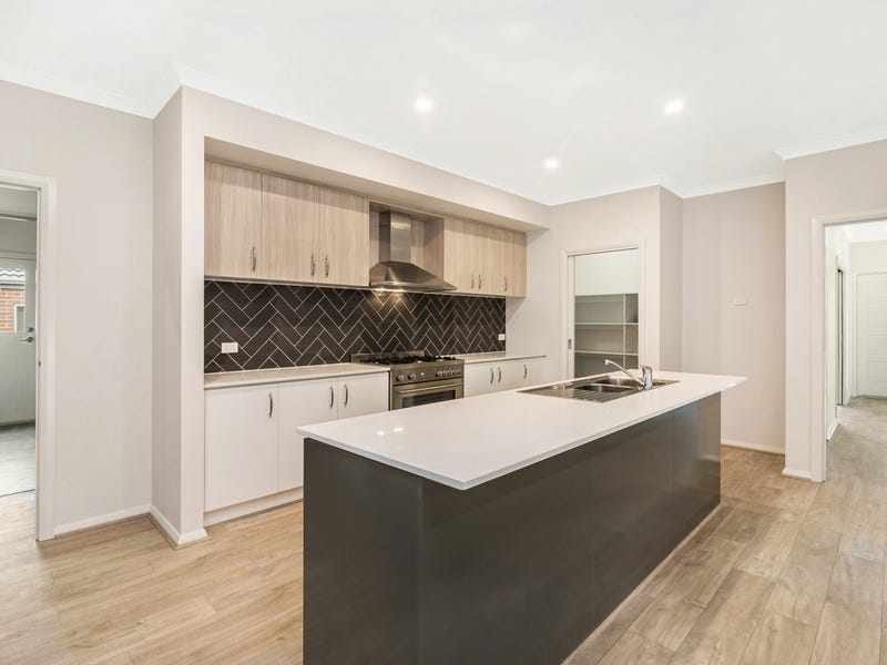 13 Edna Walling Boulevard, Woodend, VIC 3442