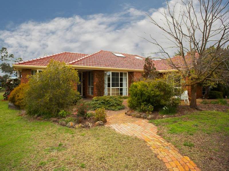8 Herbert Place, Kurunjang, Melton, Vic 3337 Property Details