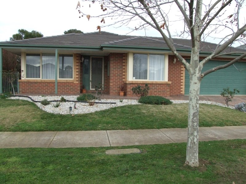 61 Darlingsford Boulevard, Melton, Vic 3337 Property Details