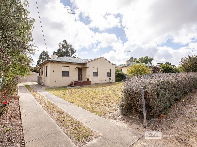 7 LOCHIEL AVENUE, Naracoorte, SA 5271 Property Details