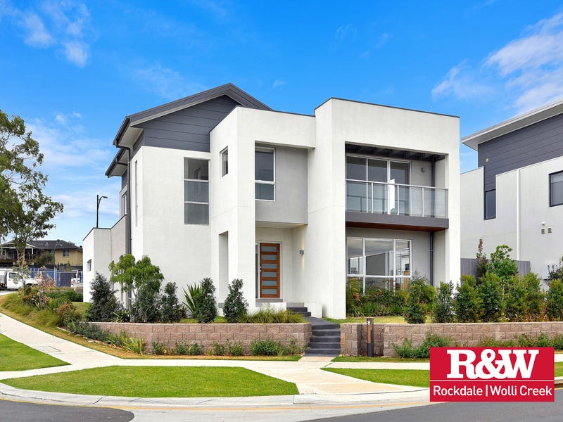 8 Greenview Drive, Moorebank, NSW 2170