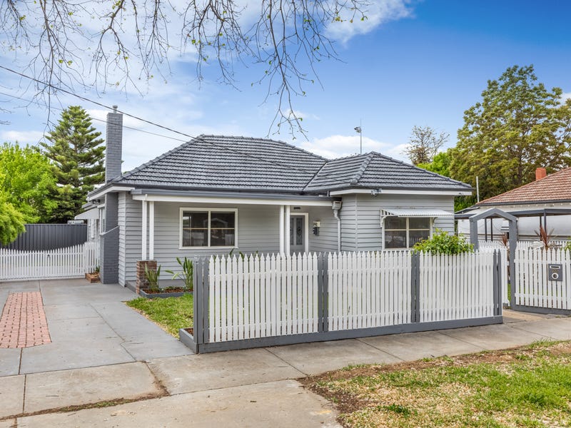 26 Maple Street, Golden Square, VIC 3555