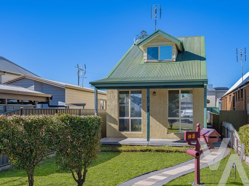 42 Fullerton Street, Stockton, NSW 2295