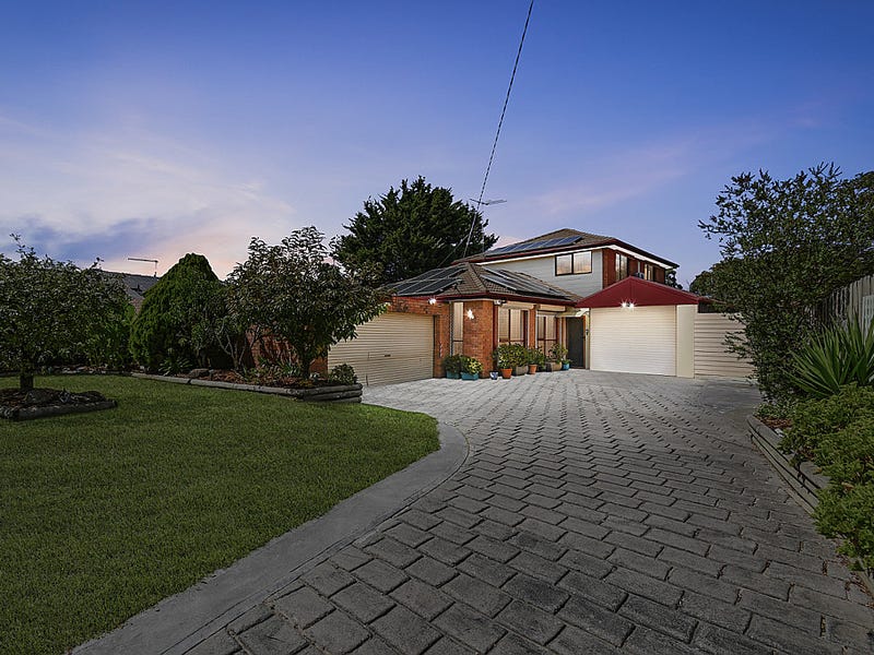 102 Eagle Drive, Pakenham, Vic 3810 Property Details