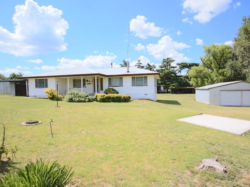 126 Cowper Street, Tenterfield, NSW 2372 Property Details
