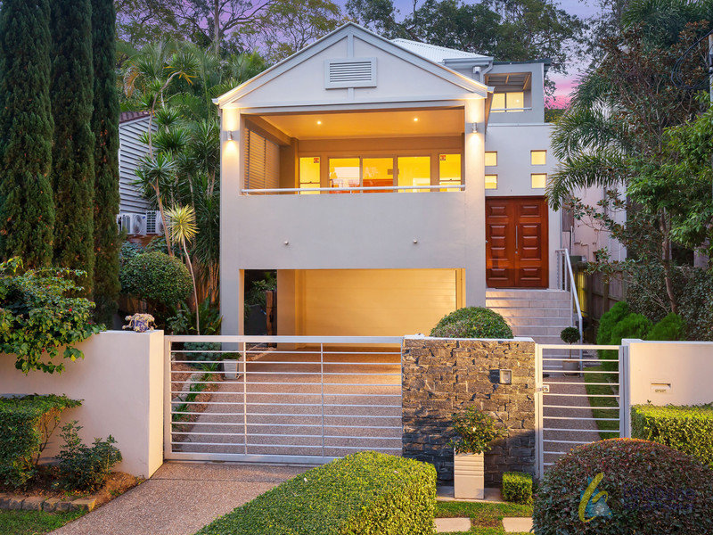 104 Ninth Avenue, St Lucia, QLD 4067