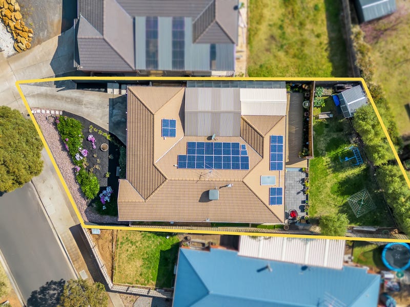 20 Silverdale Drive, Darley, Vic 3340 House for Sale