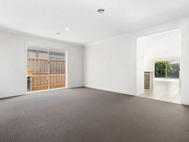 11 Ravensdale Avenue, Officer, VIC 3809