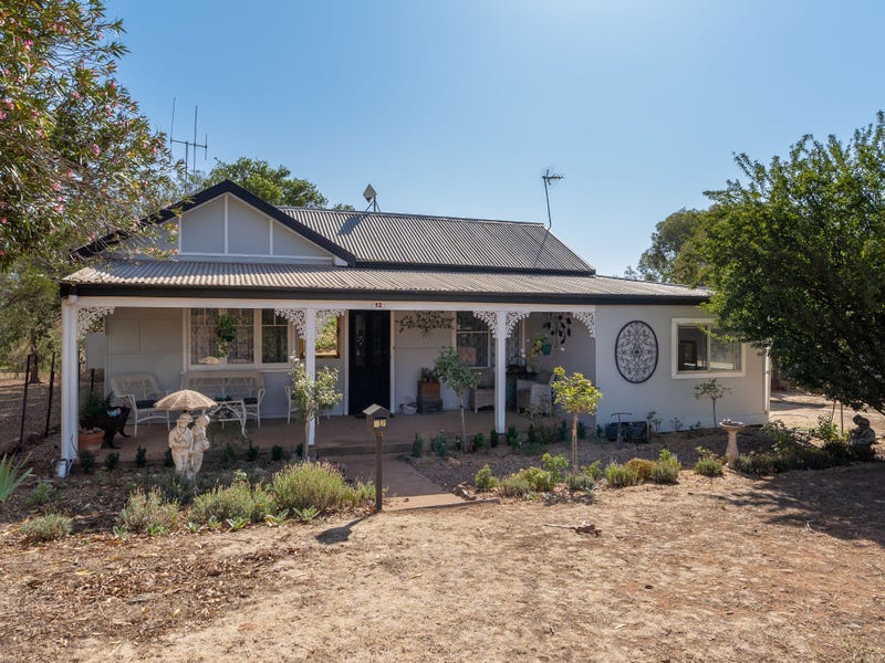 12 Molong Street, Manildra, NSW 2865 Property Details
