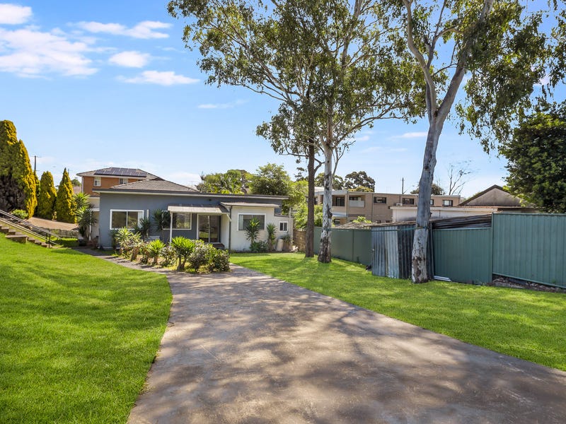 2 Henry Lawson Drive, Peakhurst, NSW 2210 Property Details