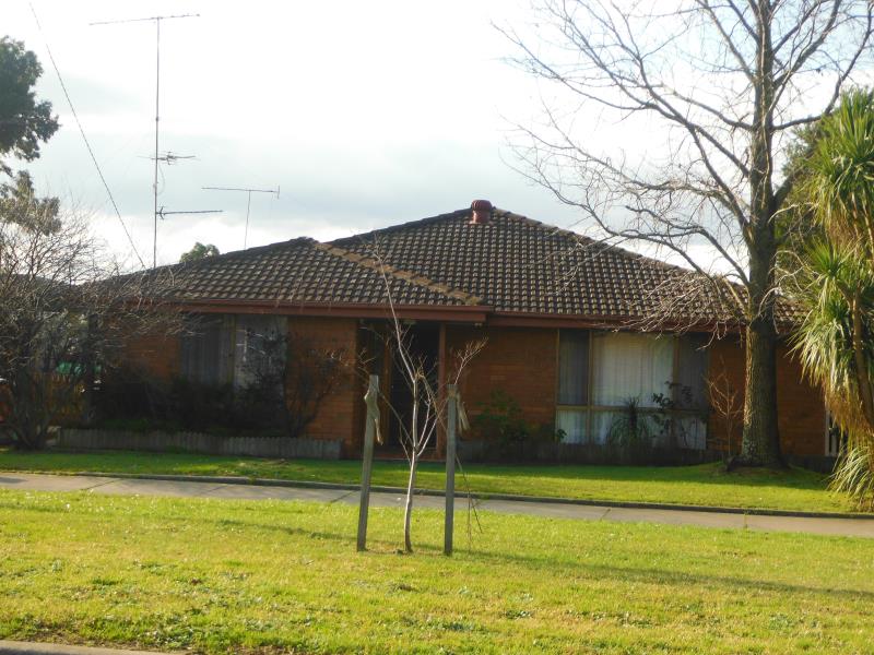 24 Albert Street, Moe, VIC 3825