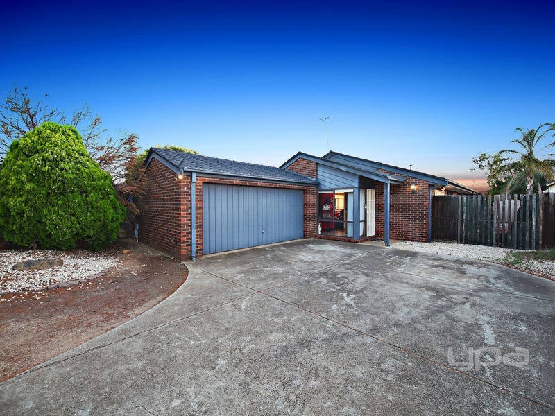 33 Walsingham Cres, Kurunjang, VIC 3337