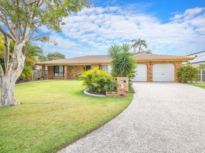 5 Howard Court, Sandstone Point, QLD 4511