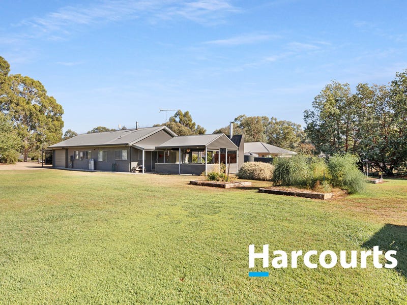 30 Johnson Street, Oxley, Vic 3678 Property Details