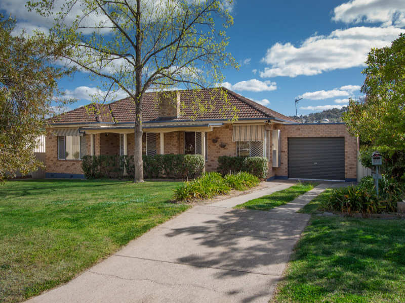 9 White Avenue, Kooringal, NSW 2650