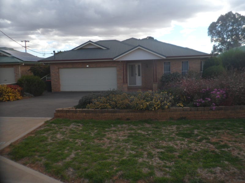 61 Tilga St, Canowindra, NSW 2804 Property Details