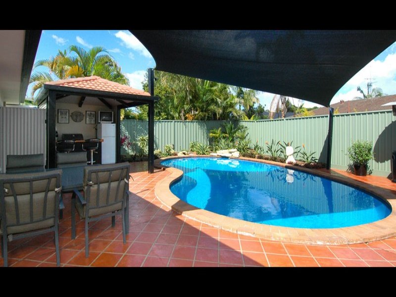 3 Wanneroo Court, Mermaid Waters, QLD 4218
