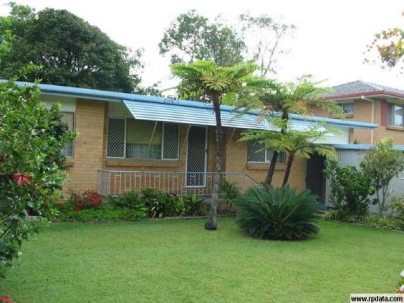 11 Goss Avenue, Labrador, QLD 4215