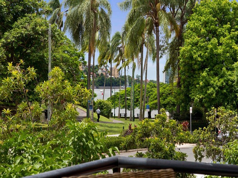 9 Newstead Avenue, Newstead, QLD 4006