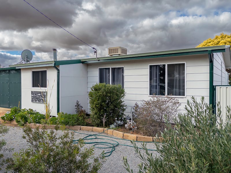 2 Ferguson Street, Mukinbudin, WA 6479 Property Details