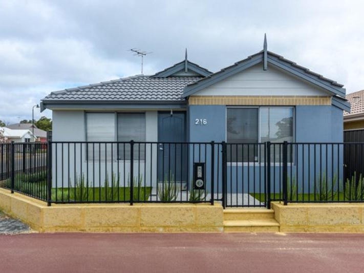 216 Lake Valley Drive, Lakelands, WA 6180