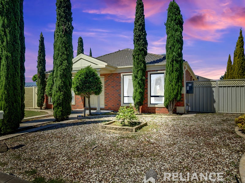 54 Wyperfeld Circuit Caroline Springs Vic 3023