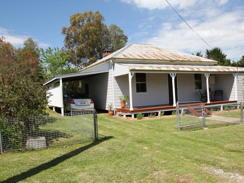 125 Douglas Street, Tenterfield, NSW 2372 Property Details