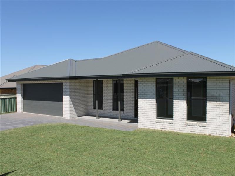 33 Holmwood Drive, Dubbo, NSW 2830 Property Details