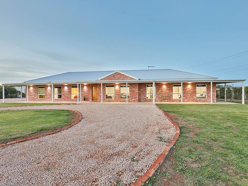 4 Baines Court, Birdwoodton, Vic 3505 Property Details