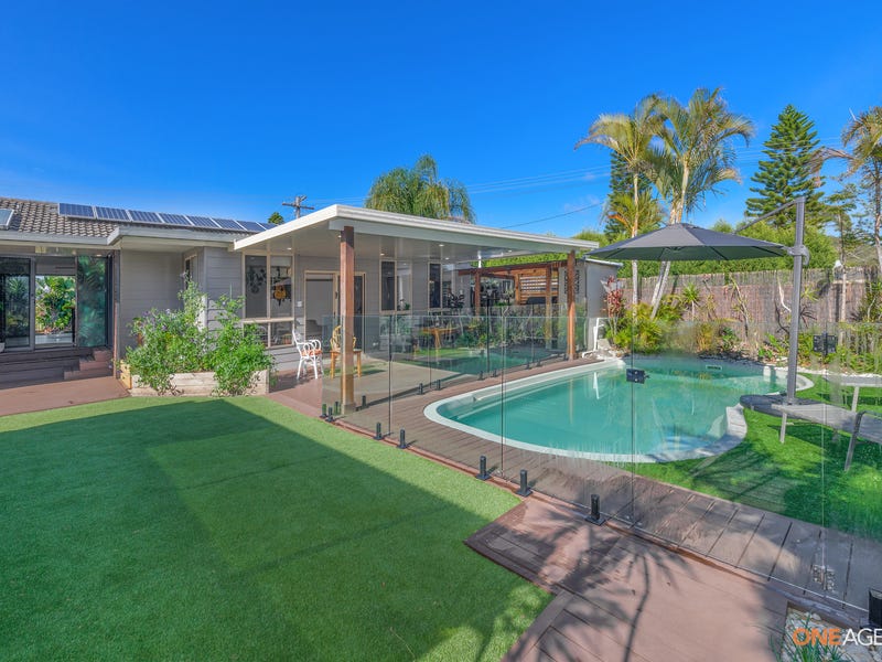35 Caldwell Street, Caves Beach, NSW 2281